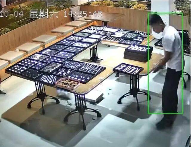 苏州一20岁店员不小心摔碎一盒玉镯损失百万<strong></p>
<p>京东股票</strong>,老板未要赔偿安慰小伙别有压力