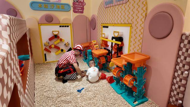 海底捞<strong></p>
<p>京东股票</strong>,和西贝“抢娃”