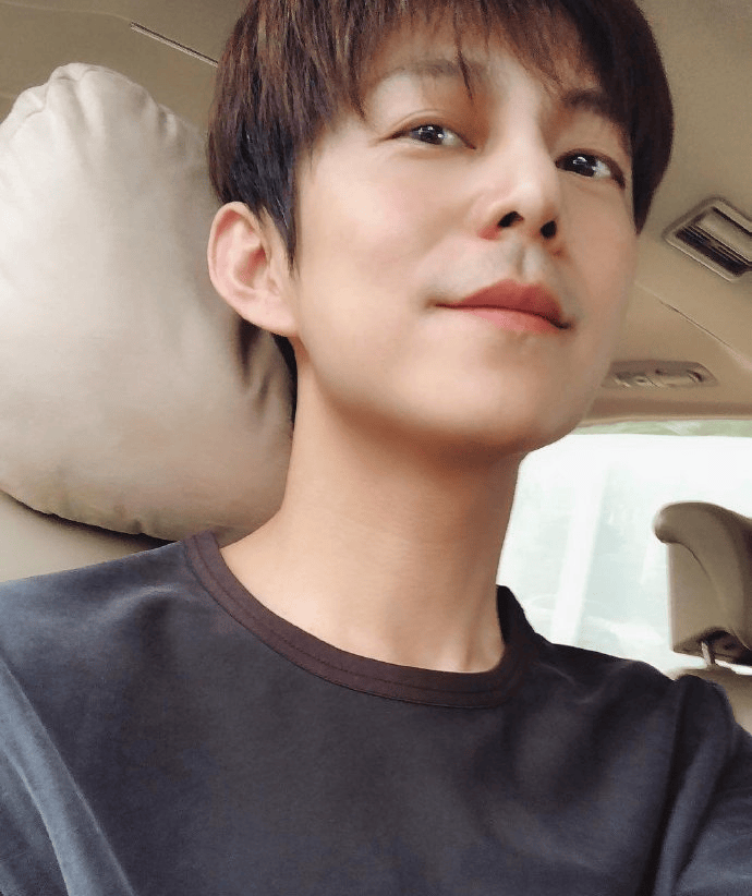 51岁何炅坦言:精力大不如前<strong></p>
<p>京东股票</strong>,我现在特别痛苦,又近视又老花