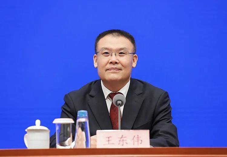 极目政情丨财政部副部长王东伟任安徽省委常委<strong></p>
<p>京东股票</strong>,曾为全国最年轻省级统战部部长