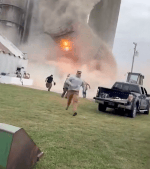 美媒:美国一储藏约816吨大豆粮仓轰然倒塌<strong></p>
<p>谷歌股票</strong>,周围的人仓皇逃离