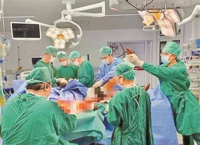 仅仅30秒<strong></p>
<p>谷歌股票</strong>,男子全身烧伤90%!别再这样充电!