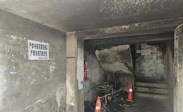 仅仅30秒<strong></p>
<p>谷歌股票</strong>,男子全身烧伤90%!别再这样充电!