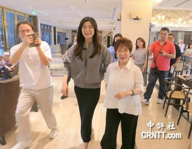 到底支持谁当党主席?当着郑丽文的面<strong></p>
<p>谷歌股票</strong>,洪秀柱说出了自己的答案