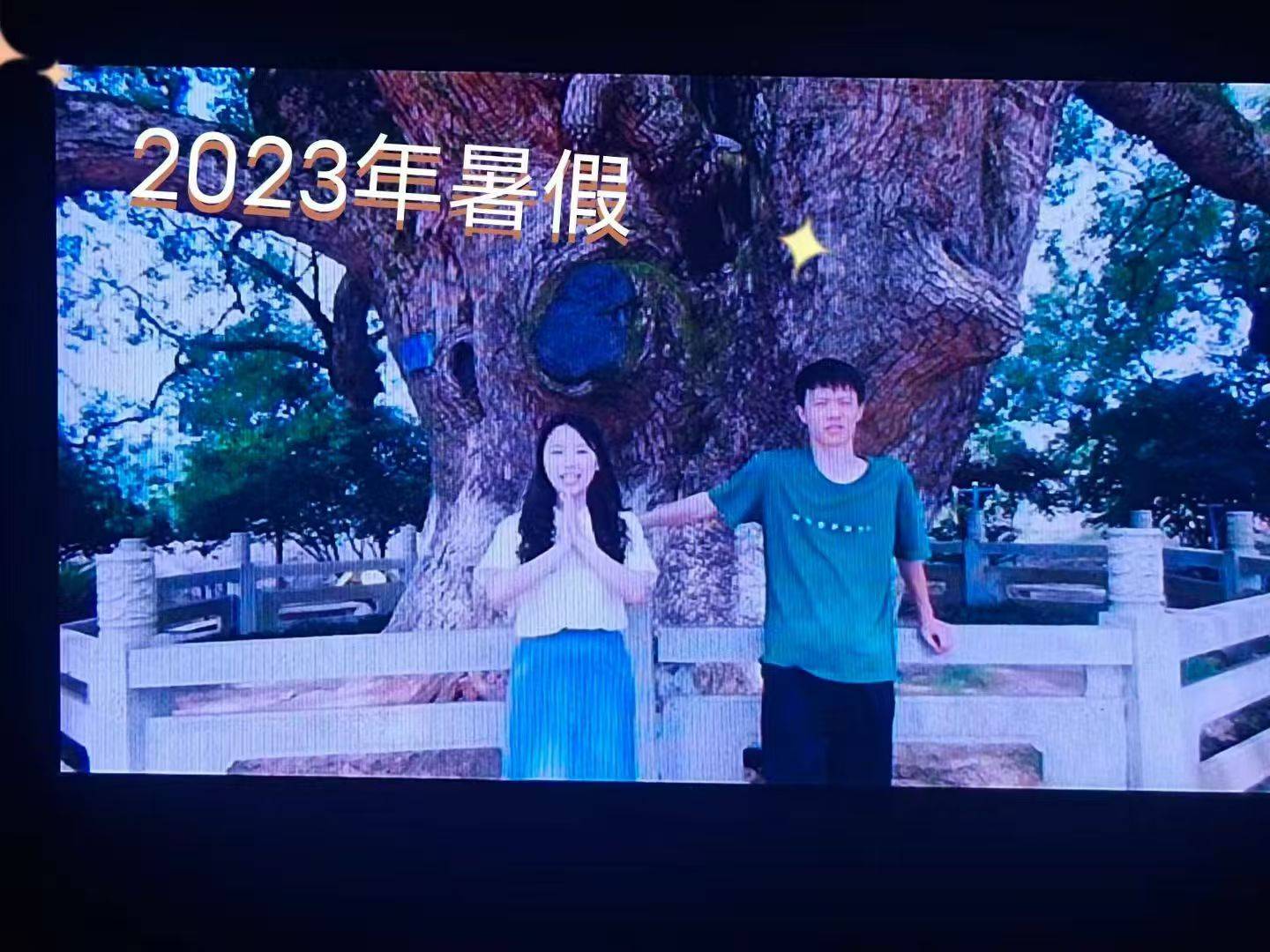 岳阳情侣连续9年在家乡千年古樟树下合影<strong></p>
<p>谷歌股票</strong>,今年国庆终修正果:希望爱情像古树一样长久