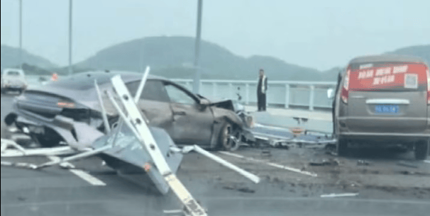 车轮飞滚十余米!武汉小米SU7断轴撞护栏<strong></p>
<p>鲁抗医药股票</strong>,一月内两起脱落事故,官方回应仍含糊