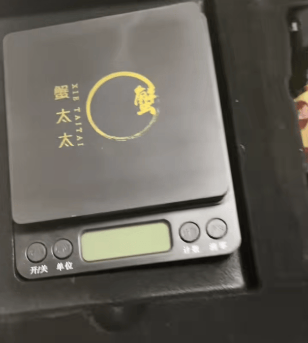 消费者花400元买到臭蟹客服建议蘸醋吃<strong></p>
<p>鲁抗医药股票</strong>,“包退包赔”的售后执行严苛,网红蟹太太信任危机凸显,被协会除名屡遭行政处罚