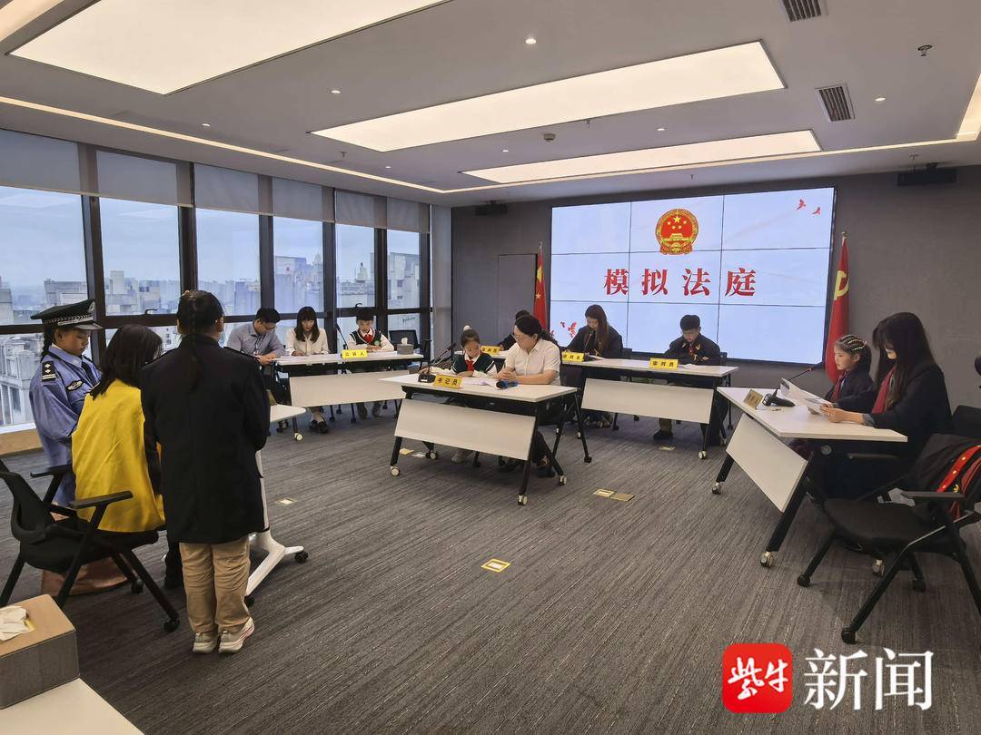 “叔叔是江苏的<strong></p>
<p>长江电力股票</strong>,将来一定带你们去看看!”镇江警官不忘承诺,四次组织近百名藏区学子来苏研学