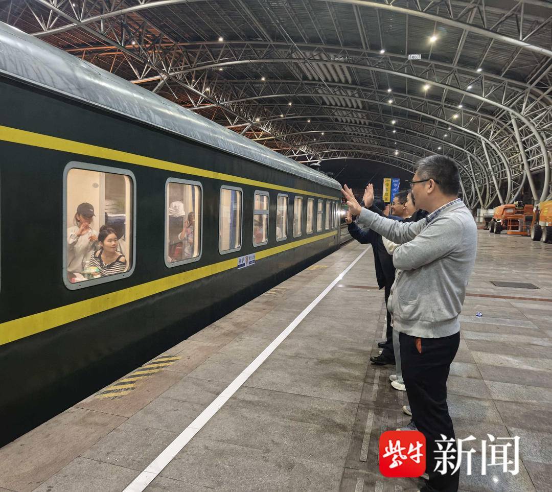 “叔叔是江苏的<strong></p>
<p>长江电力股票</strong>,将来一定带你们去看看!”镇江警官不忘承诺,四次组织近百名藏区学子来苏研学