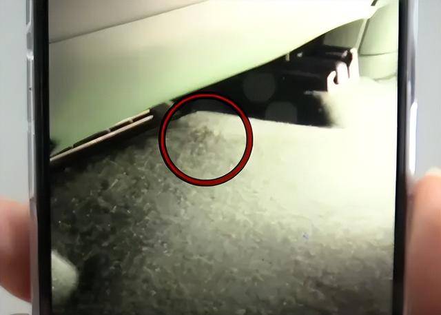 男子花30多万买了辆小米YU7 Pro<strong></p>
<p>长江电力股票</strong>,主驾下方出现不知名零件!