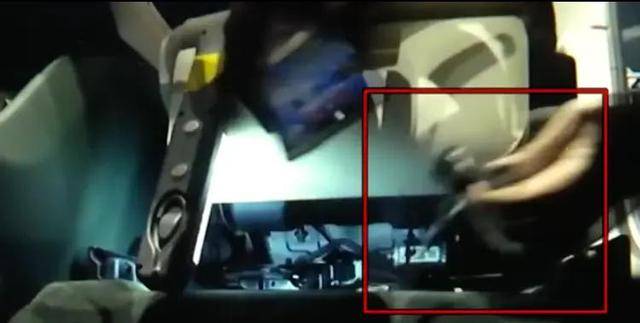 男子花30多万买了辆小米YU7 Pro<strong></p>
<p>长江电力股票</strong>,主驾下方出现不知名零件!