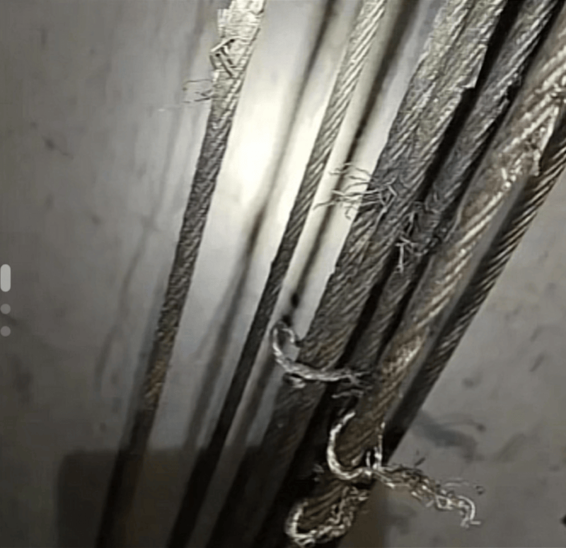 呼和浩特一小区23部电梯钢绳遭破坏<strong></p>
<p>长江电力股票</strong>,两人被刑拘!正抢修