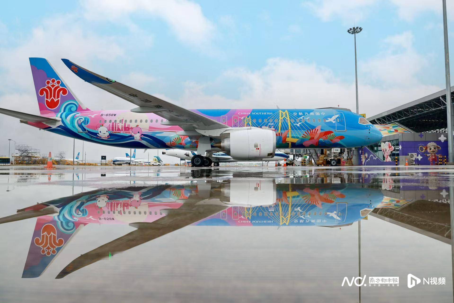 广州白云机场起飞<strong></p>
<p>建设银行股票</strong>!国内首架C919全运会主题彩绘机首航