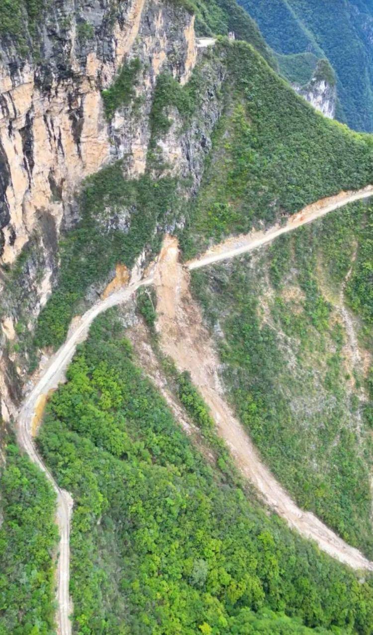重庆网红“挂壁公路”垮塌<strong></p>
<p>海康威视股票</strong>，附近村民外出绕行已半月盼修复，当地：已完成排危，正在修
