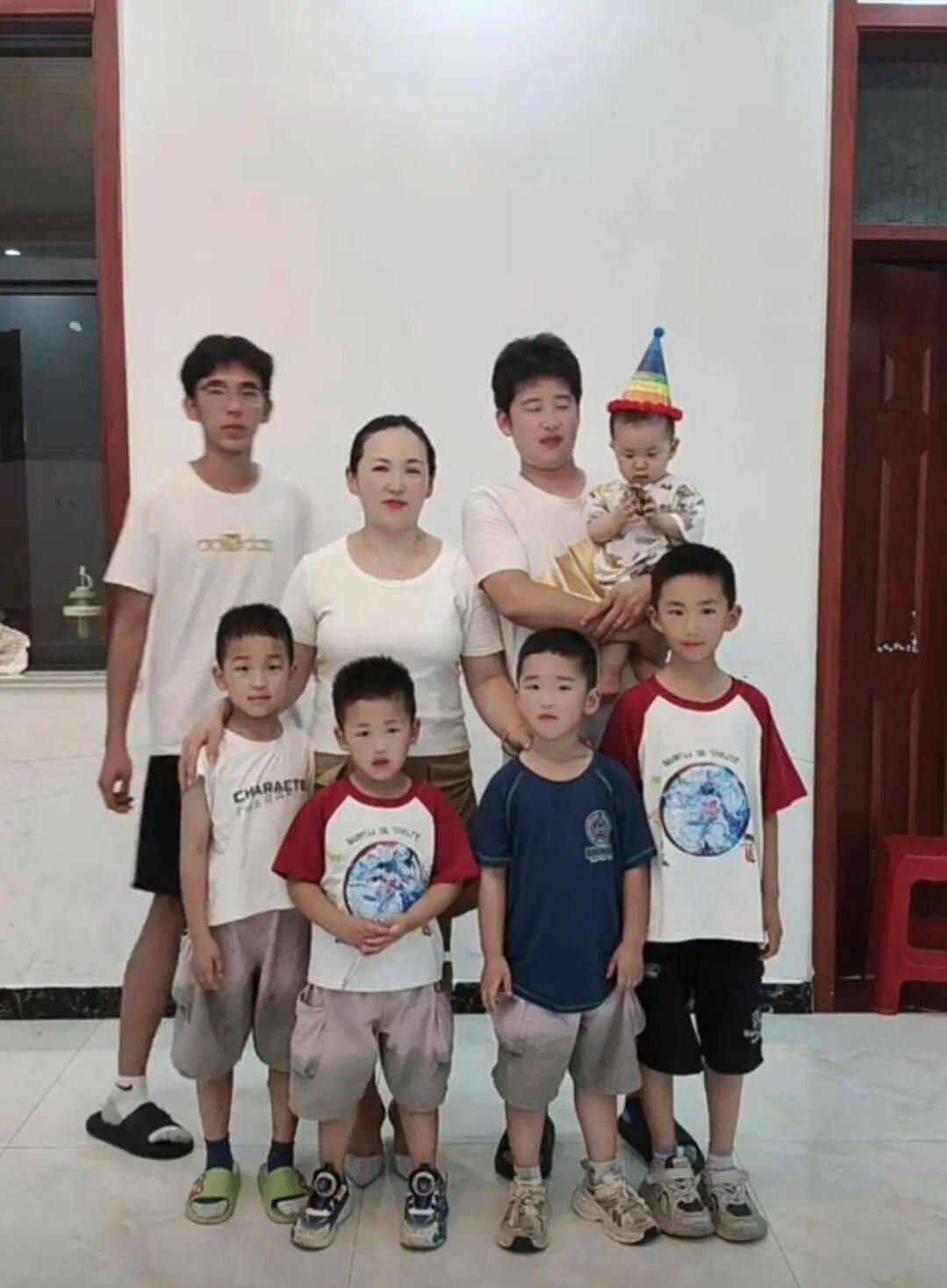 85后夫妻16年生<strong></p>
<p>通富微电股票</strong>了6个儿子:一直想生个女儿