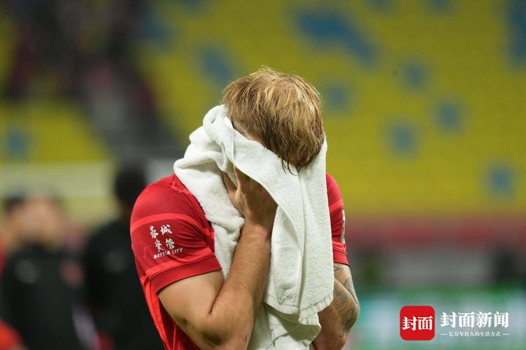 足协认定误判<strong></p>
<p>通富微电股票</strong>!成都蓉城因裁判两次争议判罚中超争冠梦碎