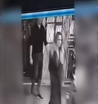 安吉丽娜·朱莉访乌<strong></p>
<p>通富微电股票</strong>，保镖被带走