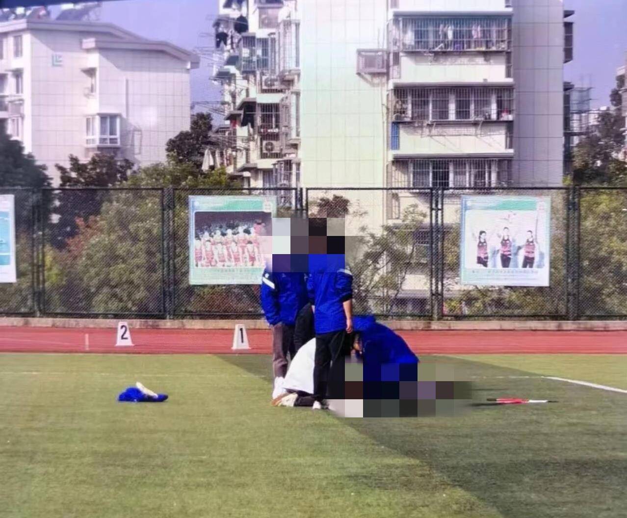 南京一学生在运动会上跑200米时倒地去世<strong></p>
<p>股票涨跌</strong>,官方:深感痛心,已与亲属沟通妥善处理