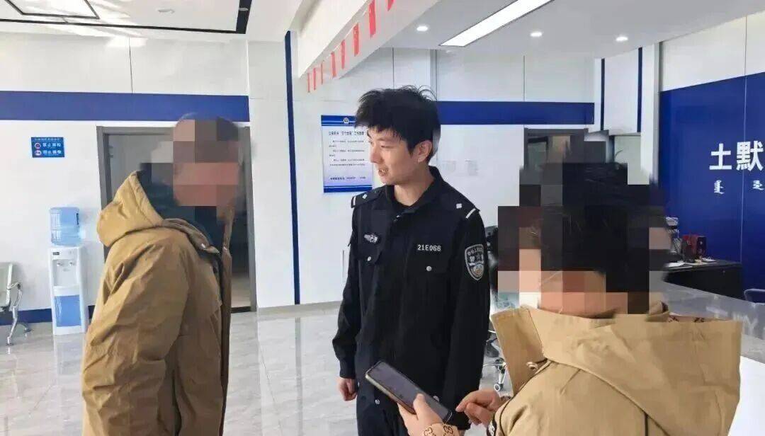 男子彩票中奖太兴奋<strong></p>
<p>日出东方股票</strong>,拍照发业主群分享,隔天奖金被邻居冒领……