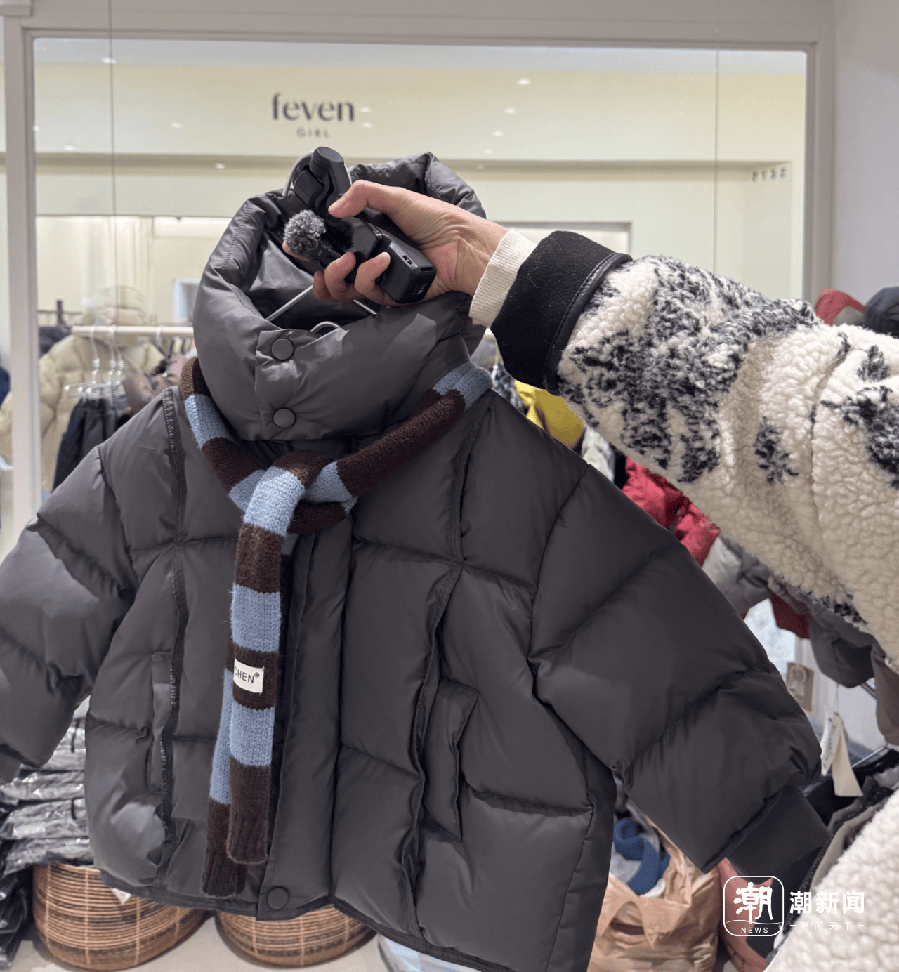 羽绒服出厂价逼近千元<strong></p>
<p>股票跌</strong>？记者去四季青探了探