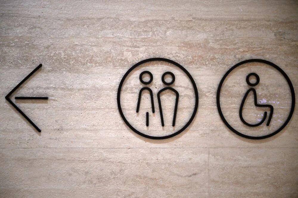 “我只想上个厕所<strong></p>
<p>股票跌</strong>,别考我了行不行!”