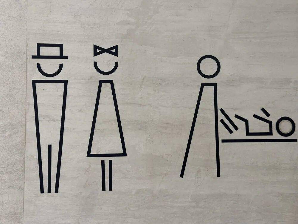 “我只想上个厕所<strong></p>
<p>股票跌</strong>,别考我了行不行!”