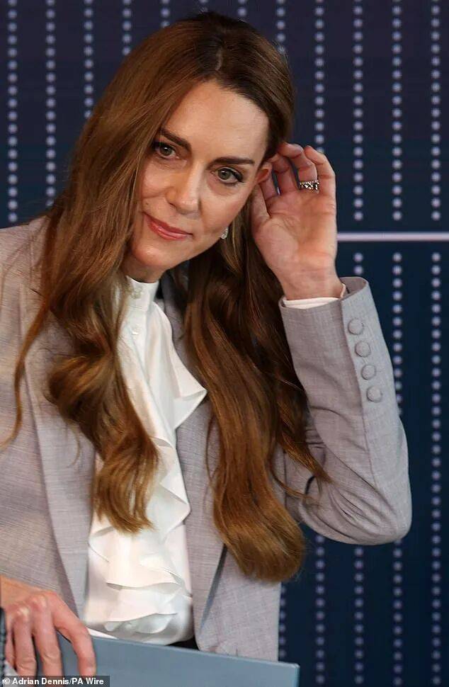 凯特癌后首次演讲震哭全网！威廉雷霆手段清算王室<strong></p>
<p>股票跌</strong>，只待登基…