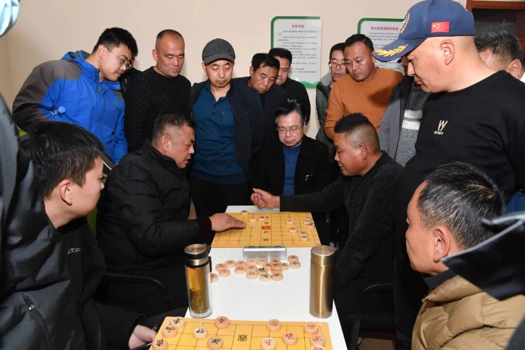 青岛、潍坊、淄博、日照等地爱好者<strong></p>
<p>隆基绿能股票</strong>,“棋”聚诸城