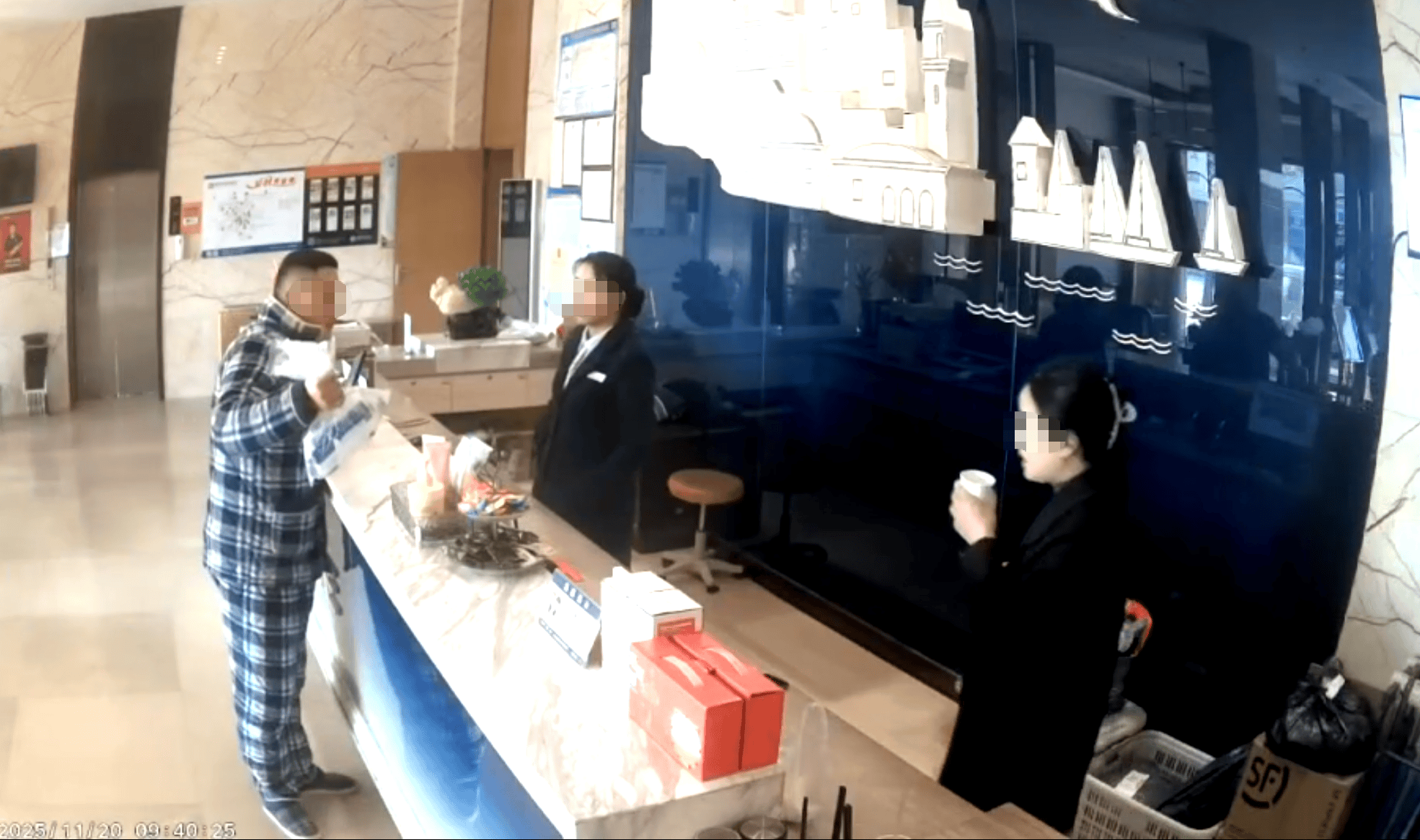 监控曝光!男子在武汉一酒店内死亡朋友送药时被拒?酒店:没讲是什么药<strong></p>
<p>微软股票</strong>,客人没接电话