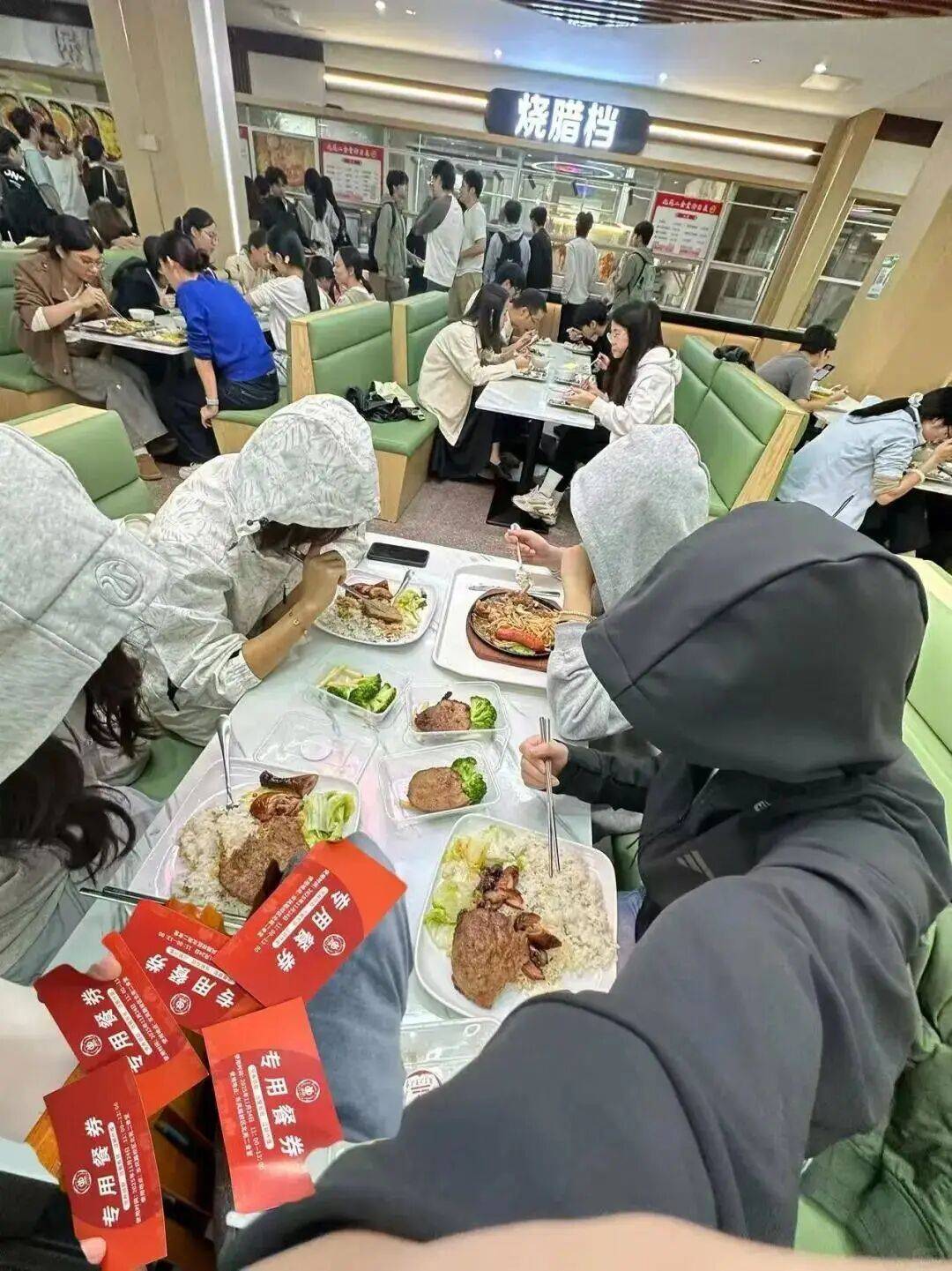 广东工业大学请6万师生吃牛扒<strong></p>
<p>蔚来股票</strong>,校方回应:因近期学校喜事很多