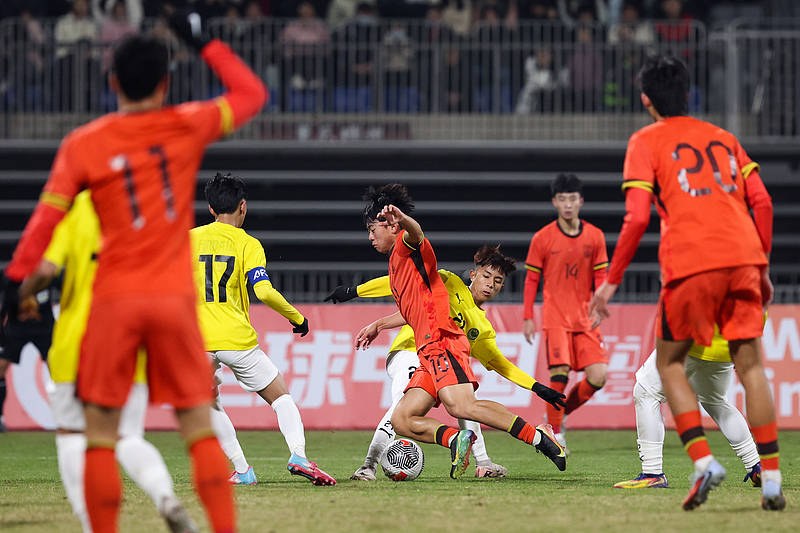 U16国足让中国球迷继续“过年”<strong></p>
<p>康美药业股票</strong>，对手再弱，连续踢出两位数比分也非易事