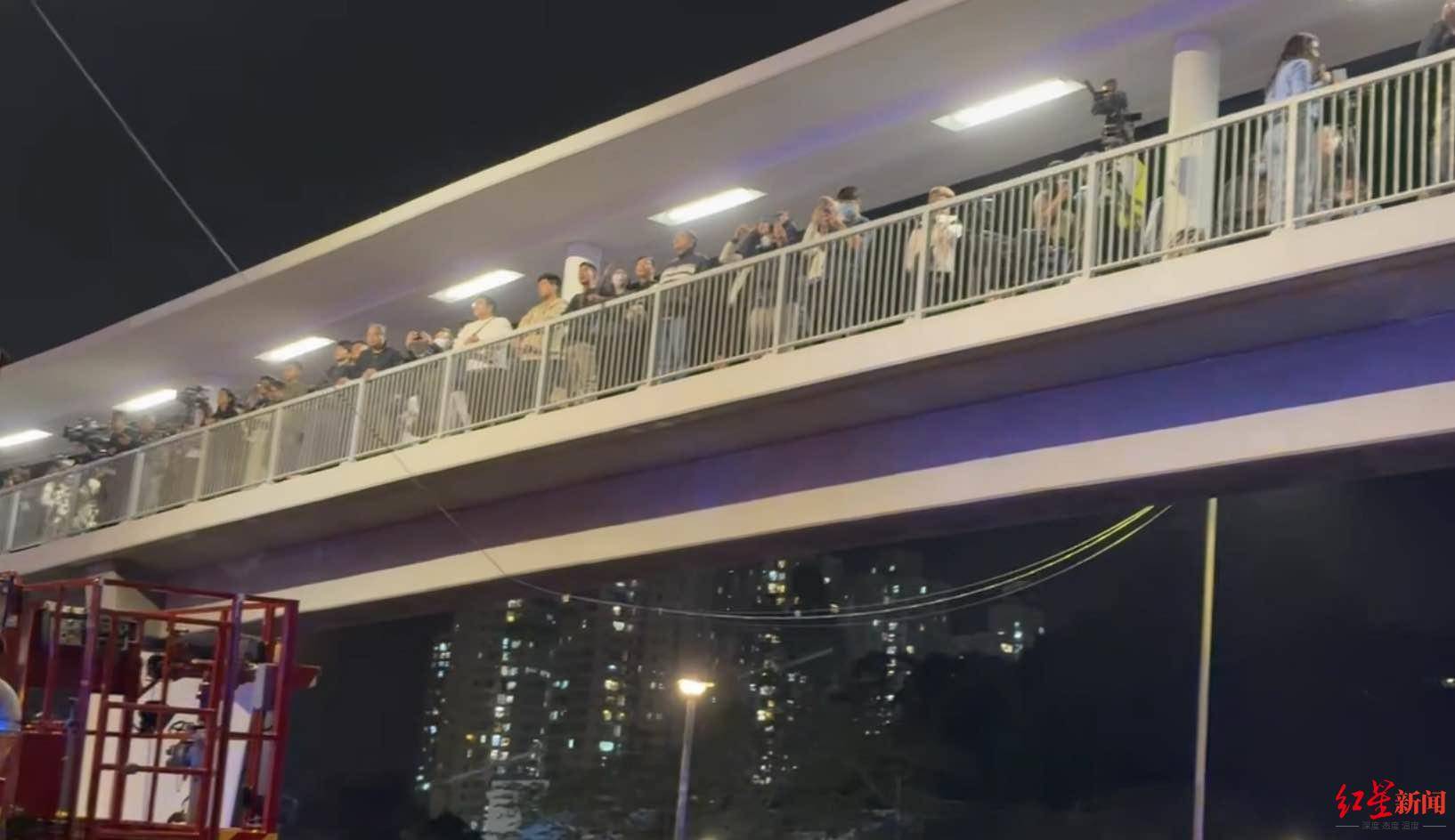 红星新闻实探香港宏福苑大火现场:警员称第一次遇到这么大火<strong></p>
<p>康美药业股票</strong>,餐厅老板自发为救援人员送餐