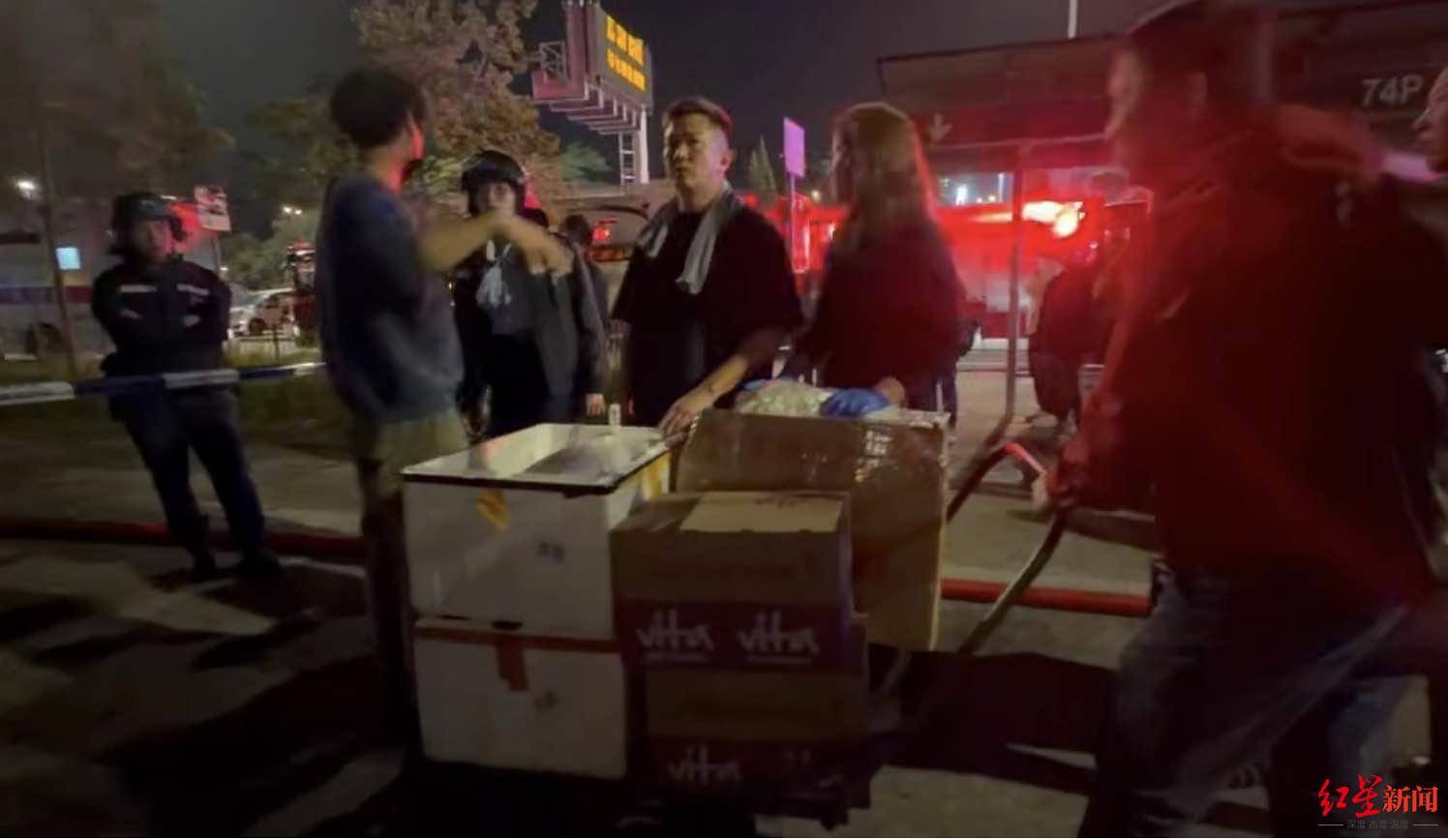 红星新闻实探香港宏福苑大火现场:警员称第一次遇到这么大火<strong></p>
<p>康美药业股票</strong>,餐厅老板自发为救援人员送餐