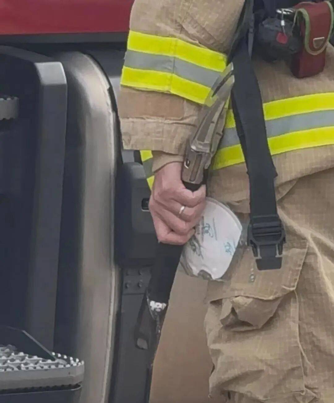 已致94人遇难<strong></p>
<p>三六零股票</strong>,李家超:望内地协助!廉政公署:或涉贪污!这一幕令人破防