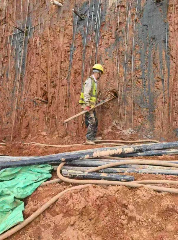 福建75亿大坝被曝偷工减料<strong></p>
<p>小鹏汽车股票</strong>,需一查到底