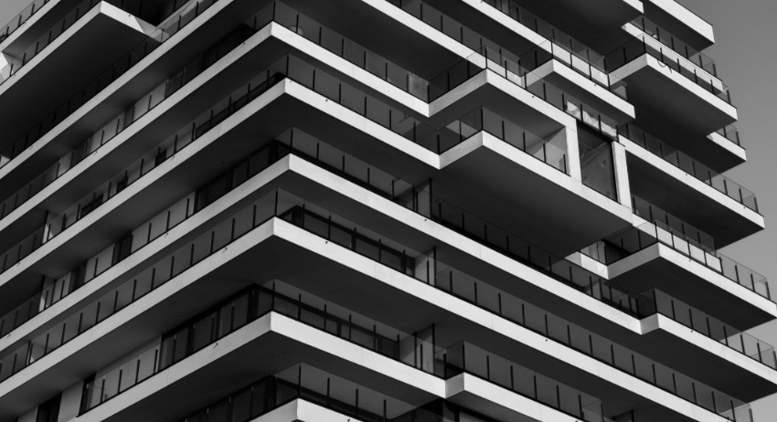 肯尼亚女大学生酒后尝试跳到隔壁阳台<strong></p>
<p>云南白药股票</strong>,从12楼坠楼身亡