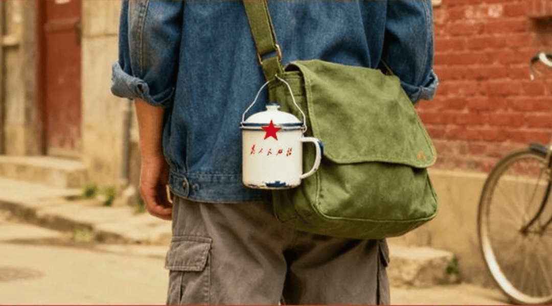 “50块帆布包配3000块包挂”<strong></p>
<p>云南白药股票</strong>,时髦年轻人背半个身家出门