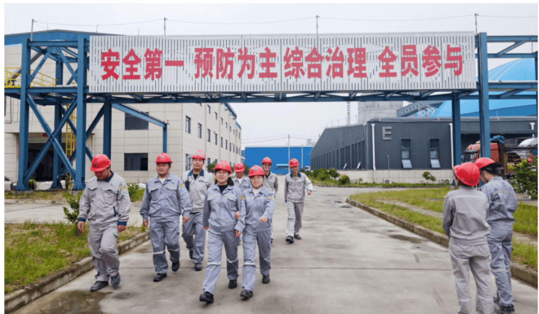 “进入厂区请自觉放弃一切自由”<strong></p>
<p>今日股票行情</strong>,网友爆料上市企业恒逸石化子公司现雷人标语,母公司疑似发布文章回应争议