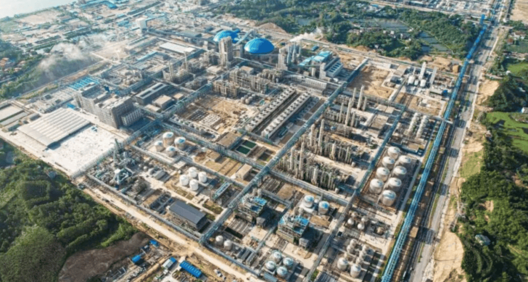 “进入厂区请自觉放弃一切自由”<strong></p>
<p>今日股票行情</strong>,网友爆料上市企业恒逸石化子公司现雷人标语,母公司疑似发布文章回应争议