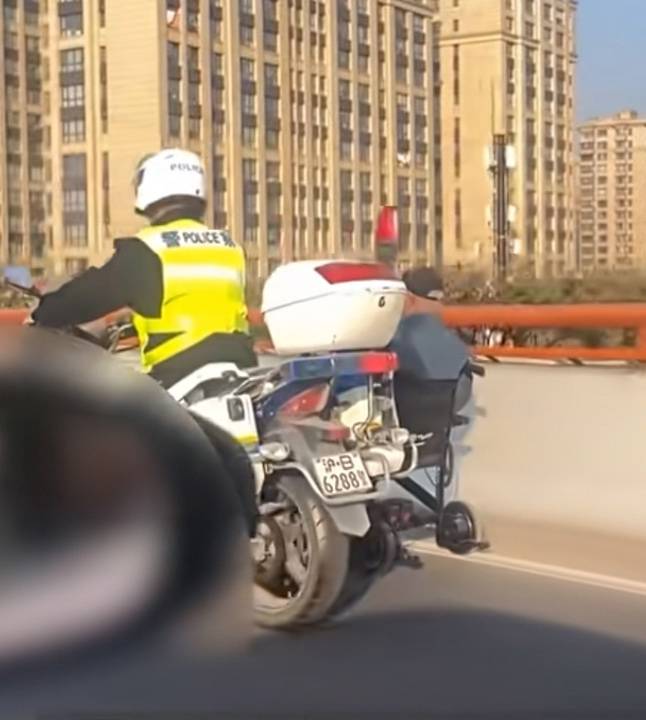 上海86岁老人把电动轮椅开上内环高架?警方最新通报<strong></p>
<p>股票涨停</strong>!