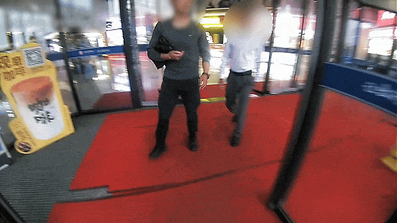 上门取走19万元<strong></p>
<p>股票涨停</strong>,杭州一西装革履“金融专员”被抓!在高速服务区被抓,车上塞满现金