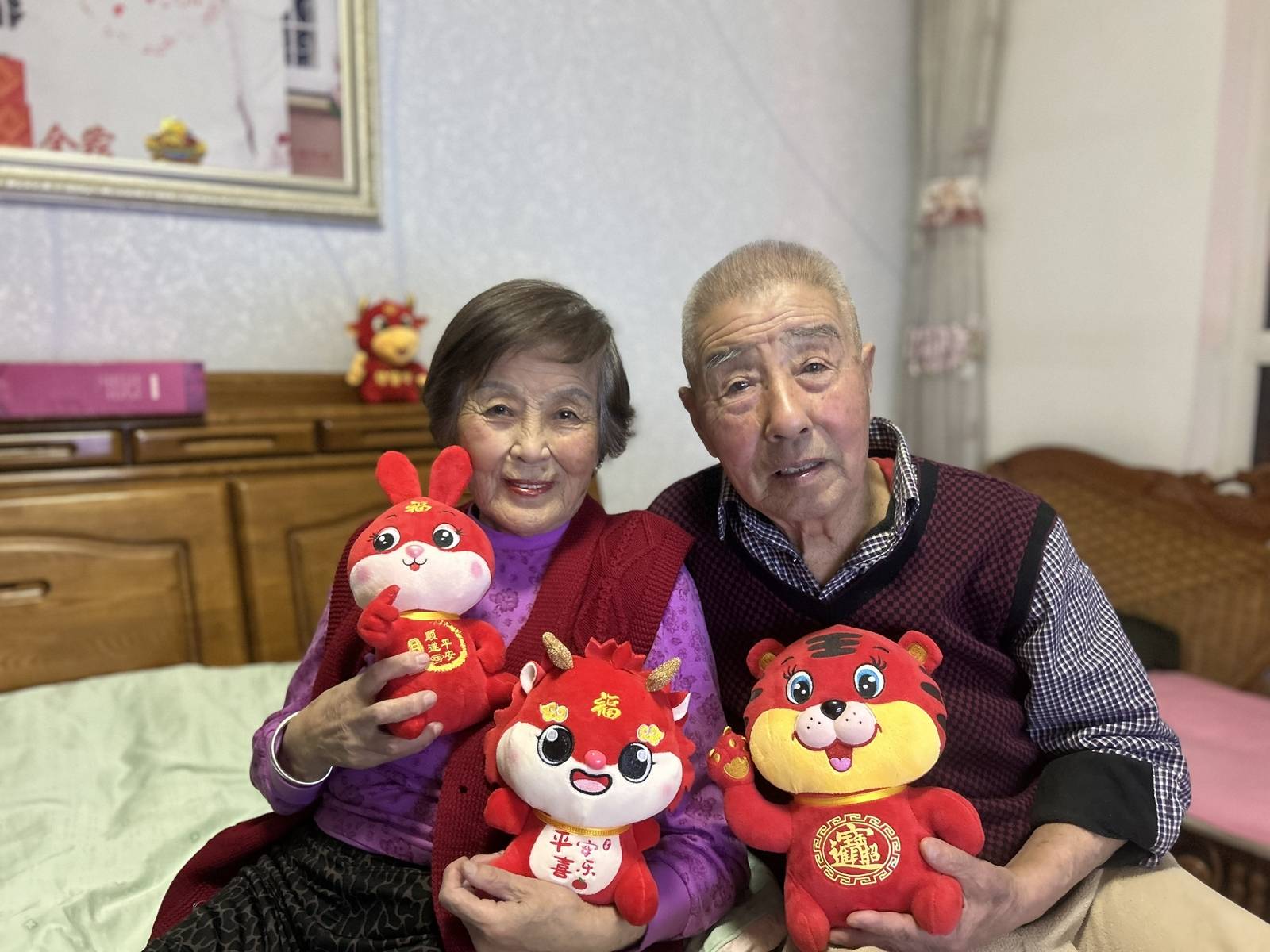 女子晒照对比奶奶自爷爷去世9个月后变化:再也不是时髦的老太太了<strong></p>
<p>美的股票</strong>,评论区泪目