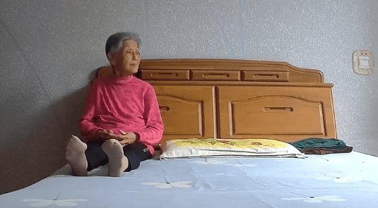 女子晒照对比奶奶自爷爷去世9个月后变化:再也不是时髦的老太太了<strong></p>
<p>美的股票</strong>,评论区泪目