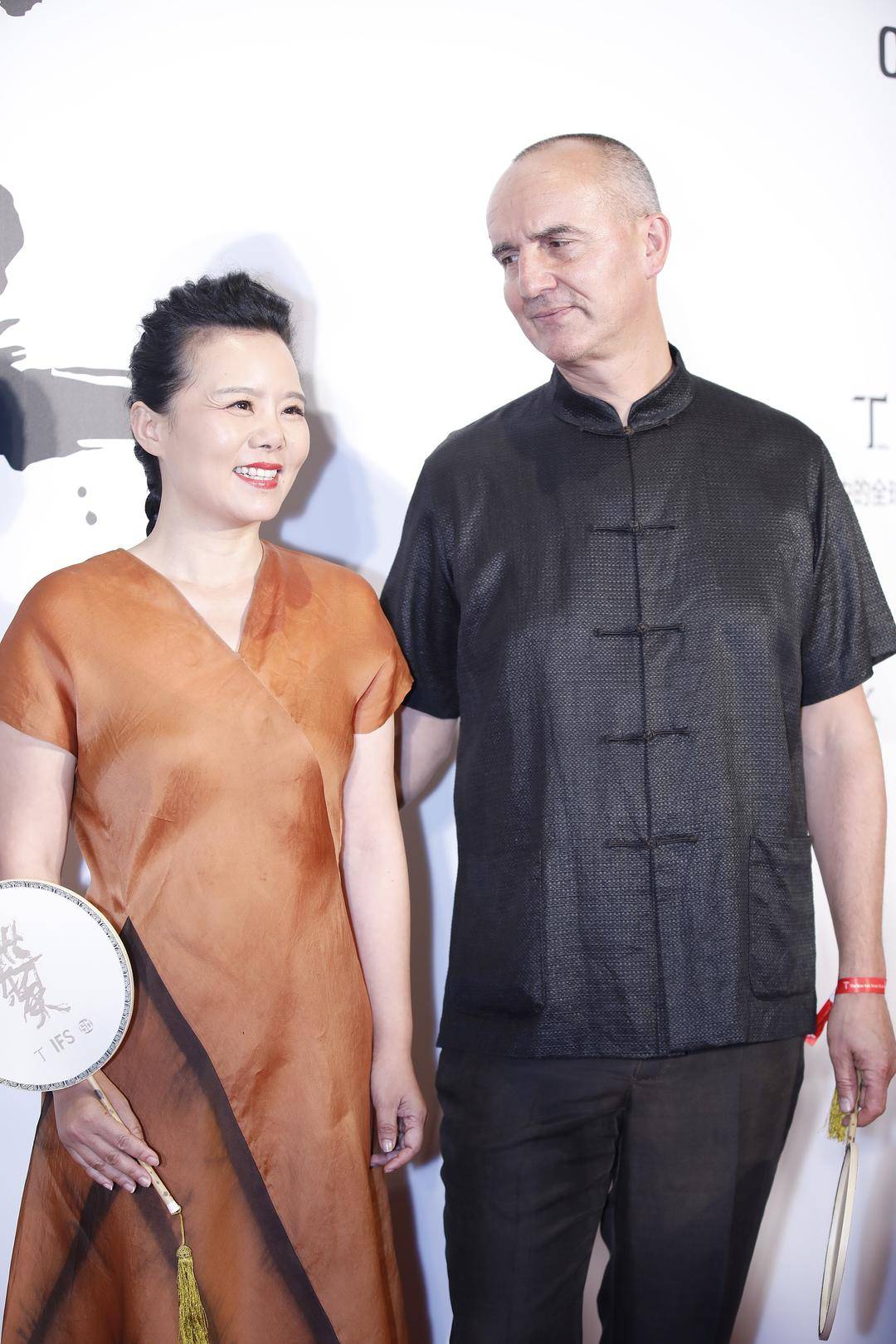 龚琳娜称曾送100多件礼物挽回婚姻:你觉得我卑微吗<strong></p>
<p>美的股票</strong>?