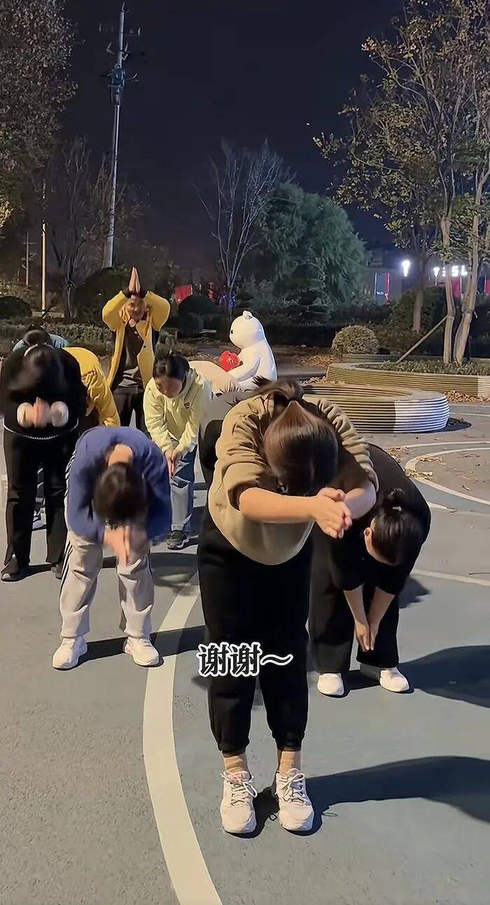 为救患癌孩子<strong></p>
<p>中国重工股票</strong>,父母冬夜在济南街头每晚跳舞五小时:吴克群发起千人共舞,点赞济南是“济燃”