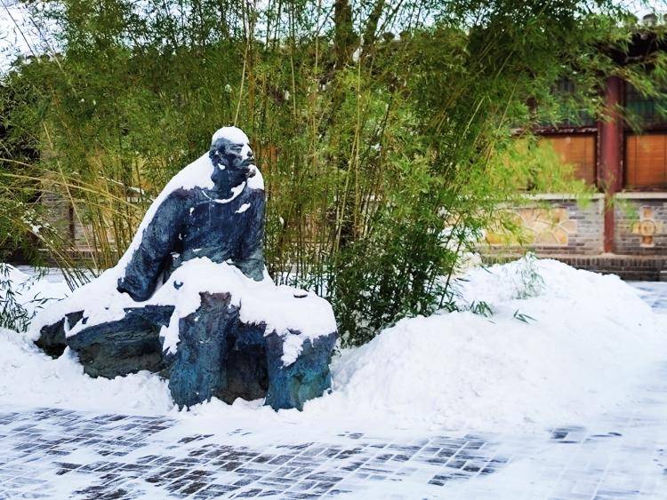 《红楼梦》是“悼明”之作<strong></p>
<p>北汽蓝谷股票</strong>?曹学会:把曹雪芹看低了