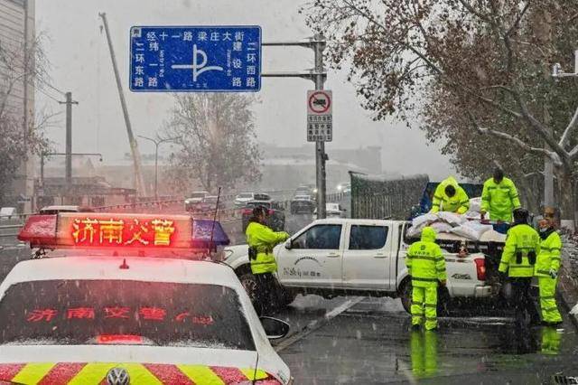 外交部发言人毛宁点赞山东德州交警<strong></p>
<p>华夏幸福股票</strong>!