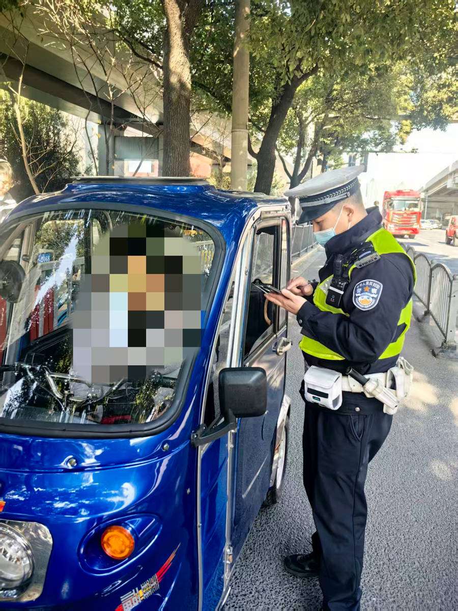 残疾车不得载人<strong></p>
<p>天风证券股票</strong>，“老头乐”不得上路：上海正在严查相关交通违法行为