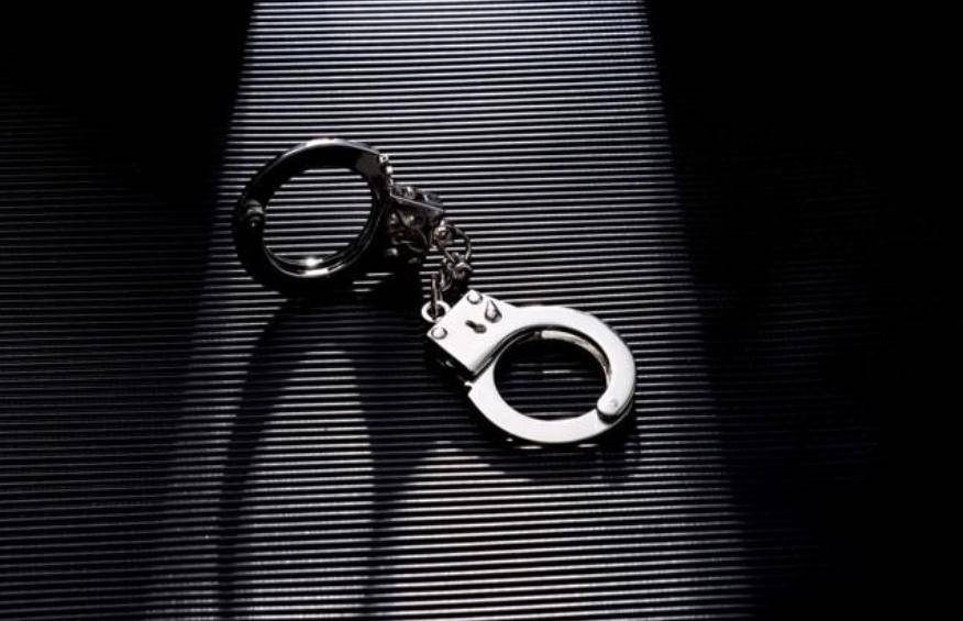 男子楼顶露台种树时不慎碰下树桩<strong></p>
<p>台积电股票</strong>，砸中楼下17岁少年致其死亡，一审获刑6年