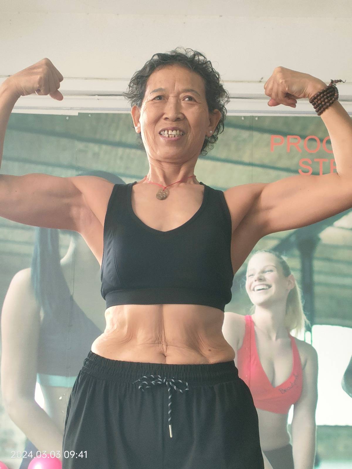 71岁奶奶获健美比赛冠军：被儿媳夸偶像<strong></p>
<p>台积电股票</strong>，无视“老了就在家等死”的言论